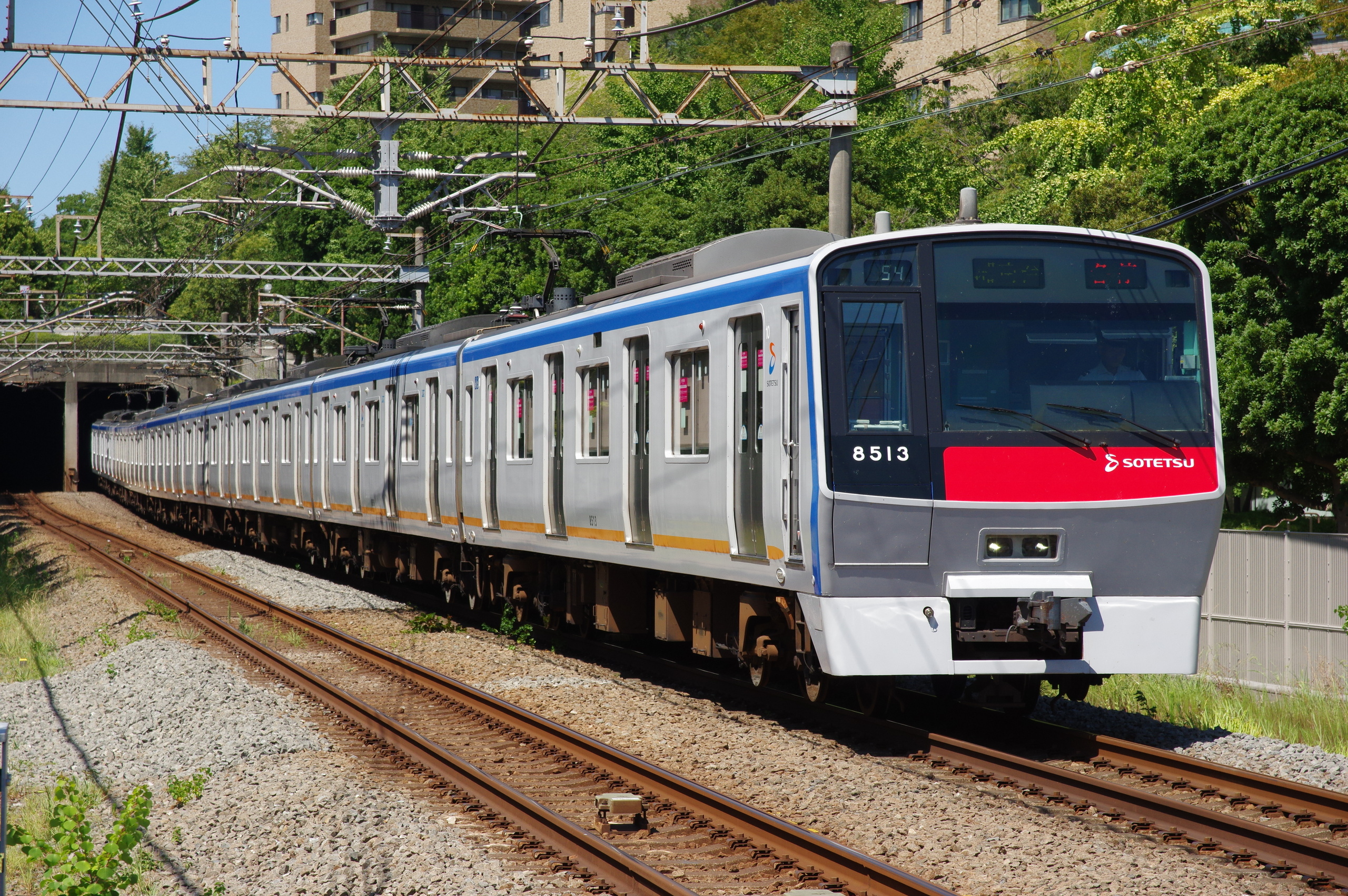 2023-07-29撮影: 相鉄線(赤い8713編成) - 東海道・山陽三十五次