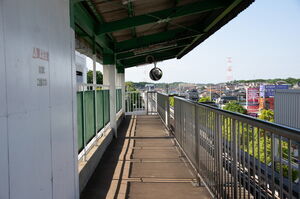 地区センター駅のホーム