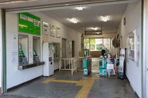 駅改札前の様子