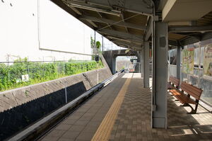 中学校駅のホーム