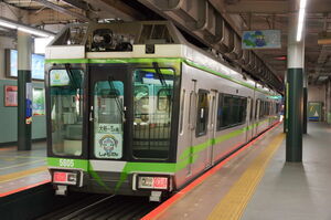 大船駅に停車中の5000系(5605編成)