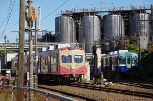 仲ノ町車庫で並ぶ2000形・3000形