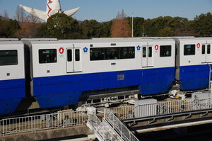 2215号車の側面