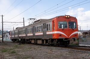 須津駅を発車する8000形(8001編成・夜景電車HM)