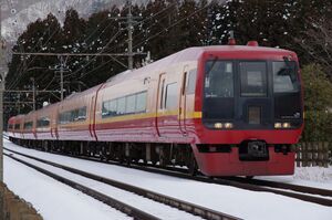 雪景色の中複線区間を走る253系1000番台(OM-N02編成)