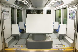 東京モノレール10000形の車内(先頭部)