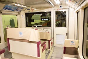 東京モノレール1000形の車内(乗務員室付近)