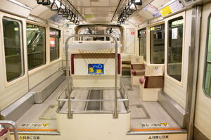 1080号の車端部