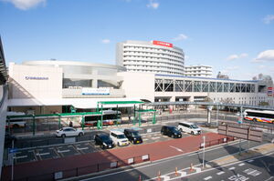 泉北高速鉄道和泉中央駅の駅舎全体