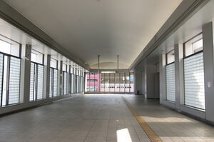東側の駅舎内通路