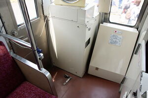 非常階段と乗務員扉