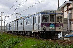 7000系(7033編成・ラッピング編成)