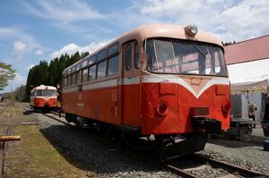 縦列停車中のキハ102と101