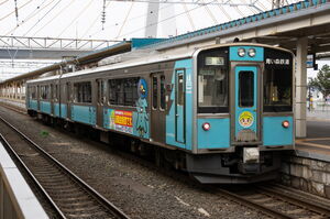 2番線に停車中の青い森701系(第8編成)
