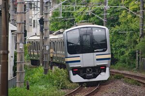 カーブを曲がるY-101編成