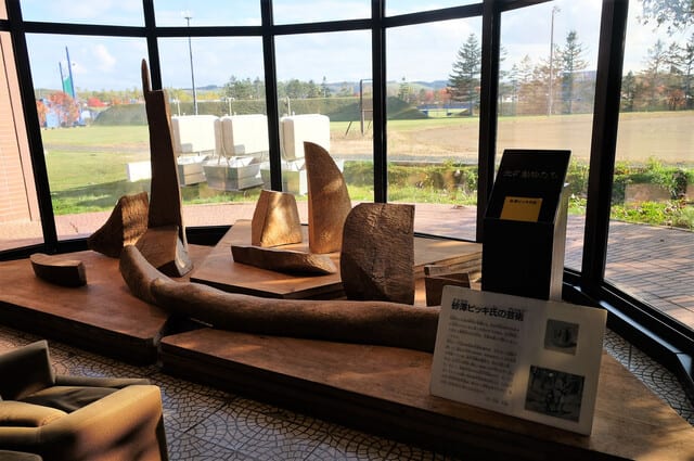 砂澤ビッキ「北の動物たち」(北見市常呂町) - 北海道美術ネット新館