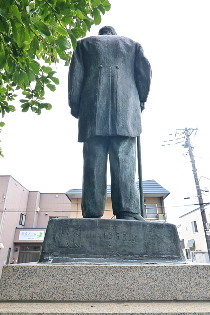 朝倉文夫作　翁 朝倉文夫「齊藤知一郎翁像」 白老町の野外彫刻(9) - 北海道美術ネット新館