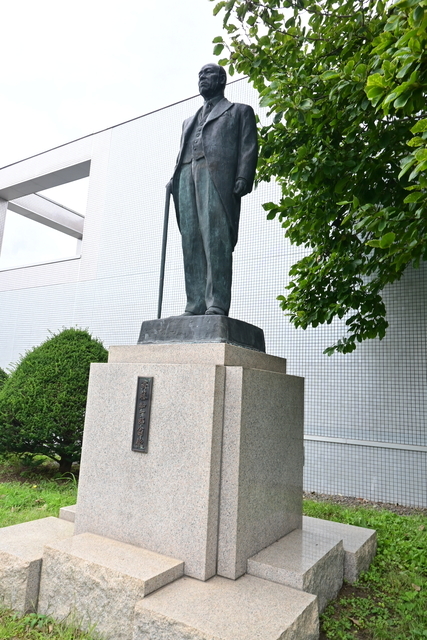 朝倉文夫作　翁 朝倉文夫「齊藤知一郎翁像」 白老町の野外彫刻(9) - 北海道美術ネット新館