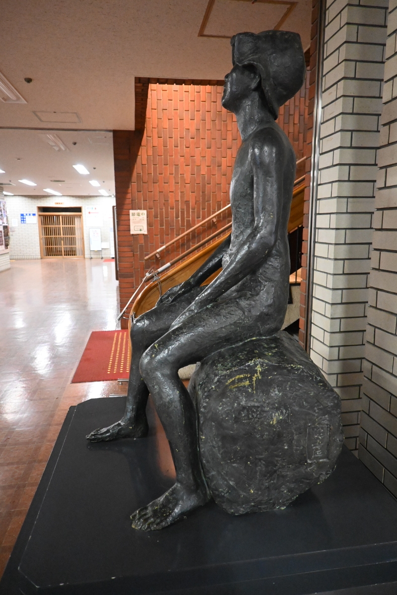 小野健寿｢木陰」(札幌市中央区)。今もそこにあるだろうけれど、気軽に