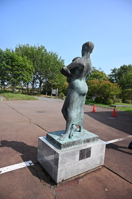 本郷新「朔北の母子像」○釧路の野外彫刻(68) - 北海道美術ネット新館