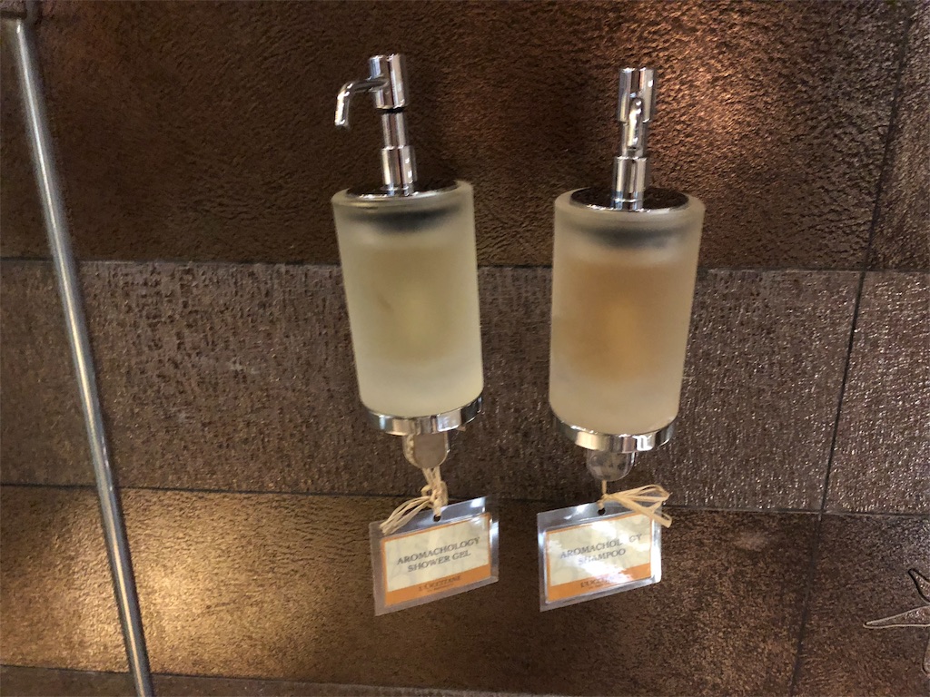 Two Seasons Coron Island Resort&Spa(ツーシーズン コロンアイランド リゾート&スパ)部屋紹介 Island Tip Bungalow アイランドチップバンガロー
