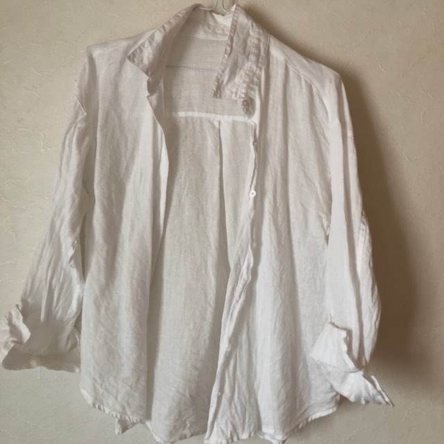 麻素材のシャツ 洗うとこうなるんですよね。