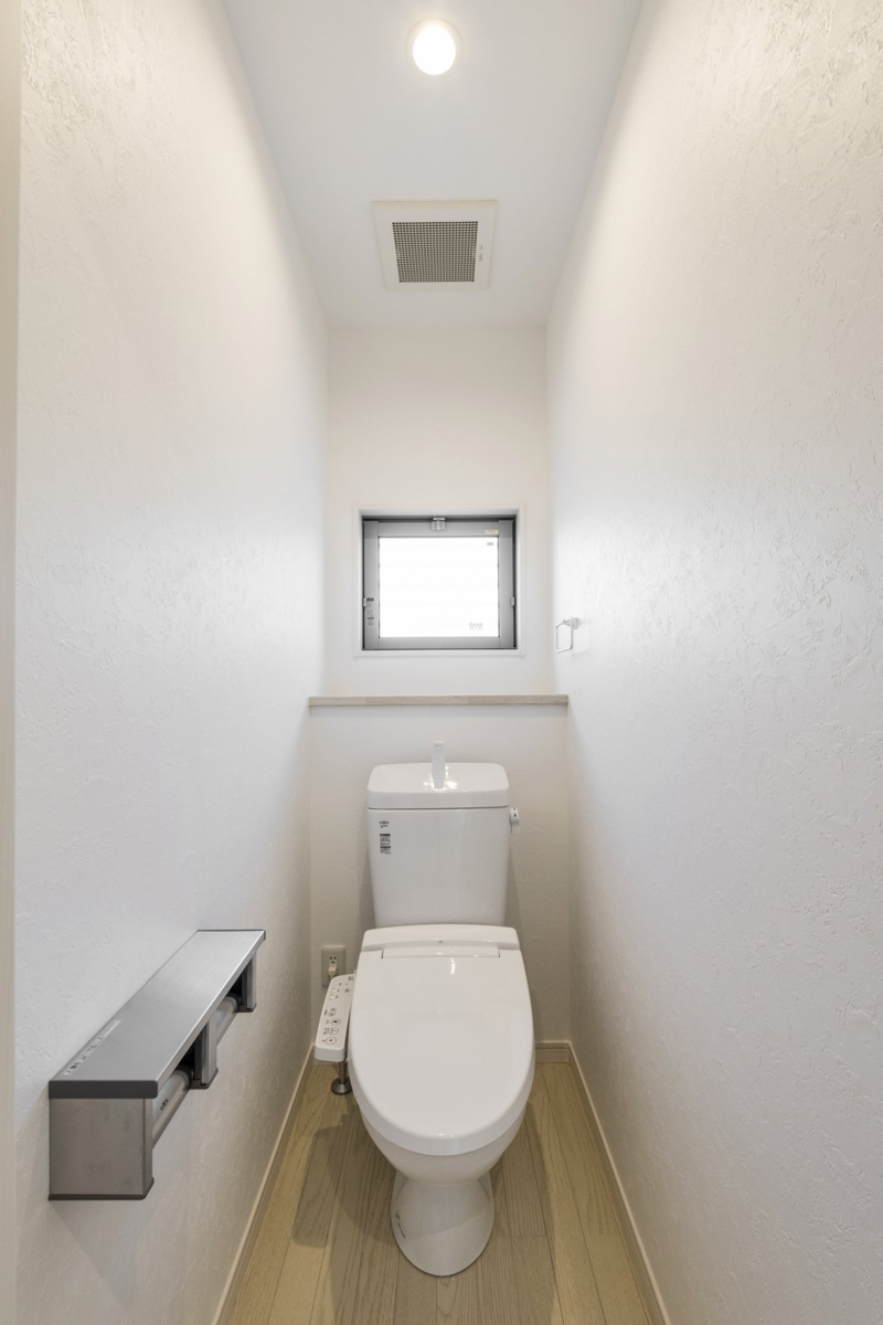 悩み トイレの窓って必要 メリット デメリットから考える我が家の結論 北海道の地元工務店でマイホームづくり 悩み トイレの窓って必要 メリット デメリットから考える我が家の結論 北海道の地元工務店でマイホームづくり