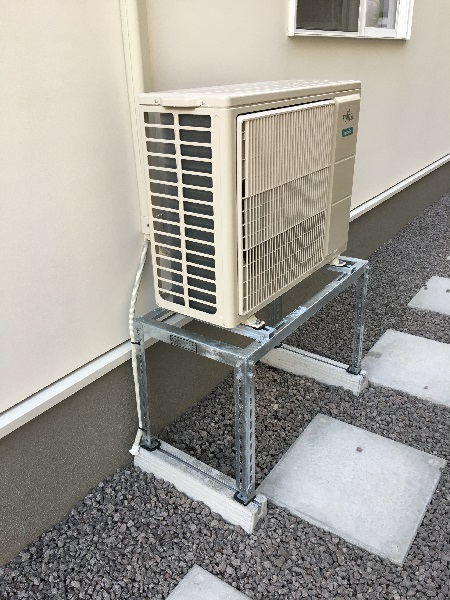 北海道雪対策】エアコン室外機用架台・基礎ブロックを支給した我が家の
