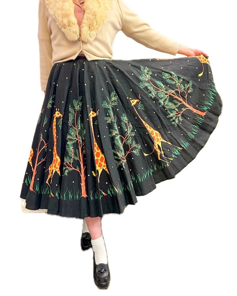 仮看板くん&スペシャルヴィンテージスカート - haberdasheryの日記