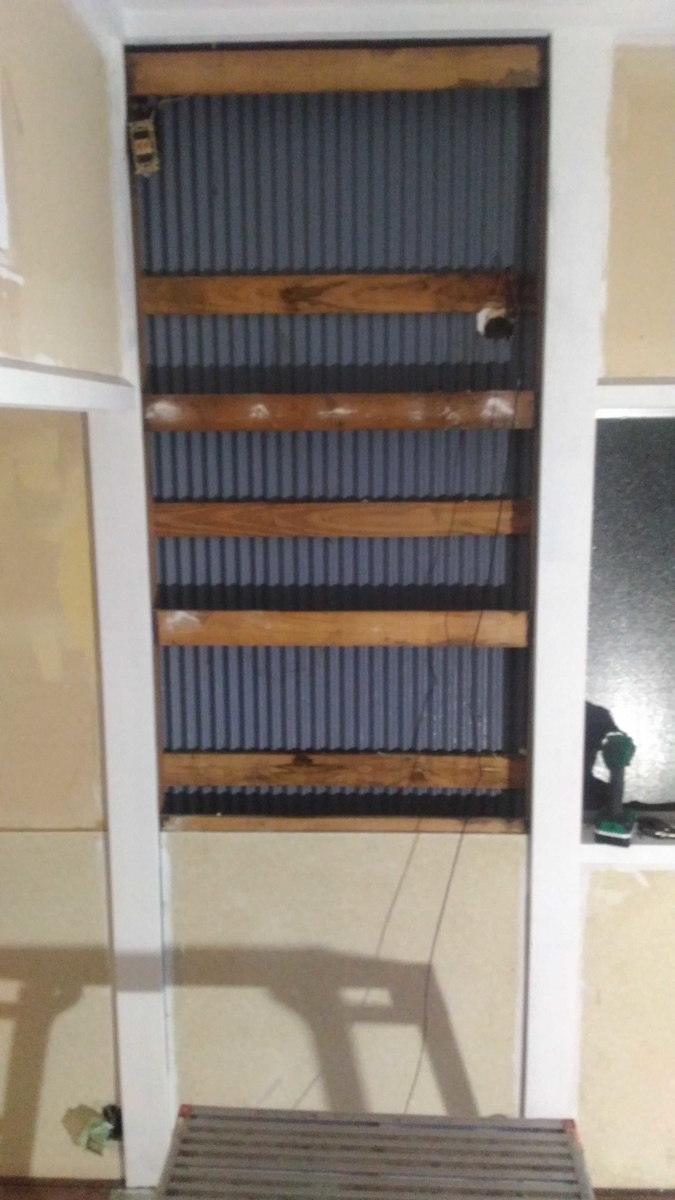 古いエアコンの取り外しと新しい石膏ボードの貼り付け Diy大家の覚え書き Toyama