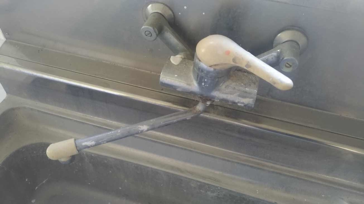 壁付け混合水栓の交換:シールテープの巻き方とソケットの回転数 - DIY