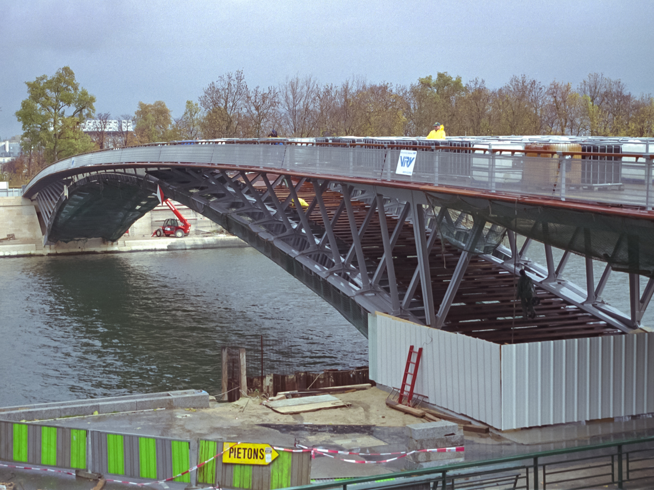 セーヌ川に架ける橋 - はちまドボク