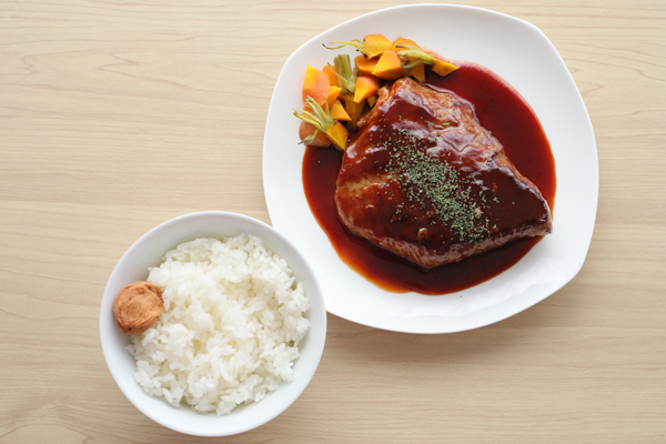 ステーキライス梅干し付き