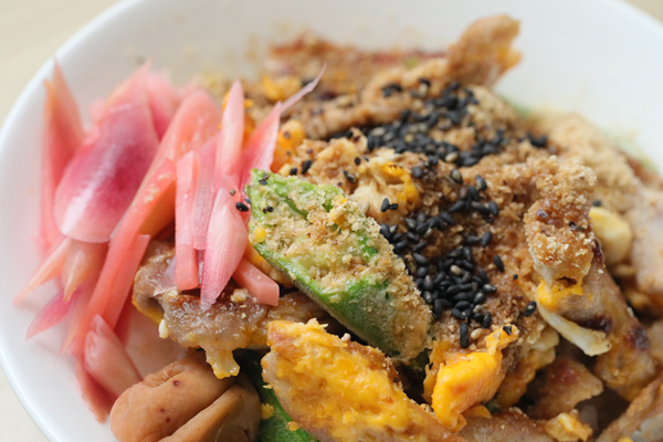 豚コマ胡麻丼弁当アップ