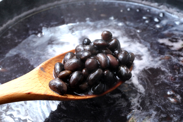 フライパン黒豆煮
