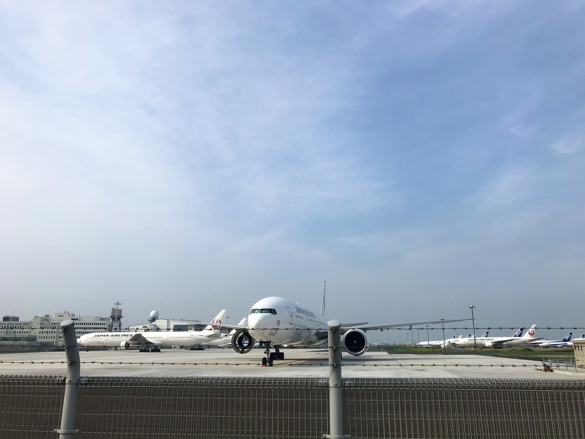 大田区 コロナの影響なのか天空橋の駐機場に飛行機がたくさん並んでいる 羽田空港 ダークサイドにようこそ