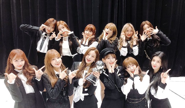 Iz Oneの衣装と1年間 箱入り