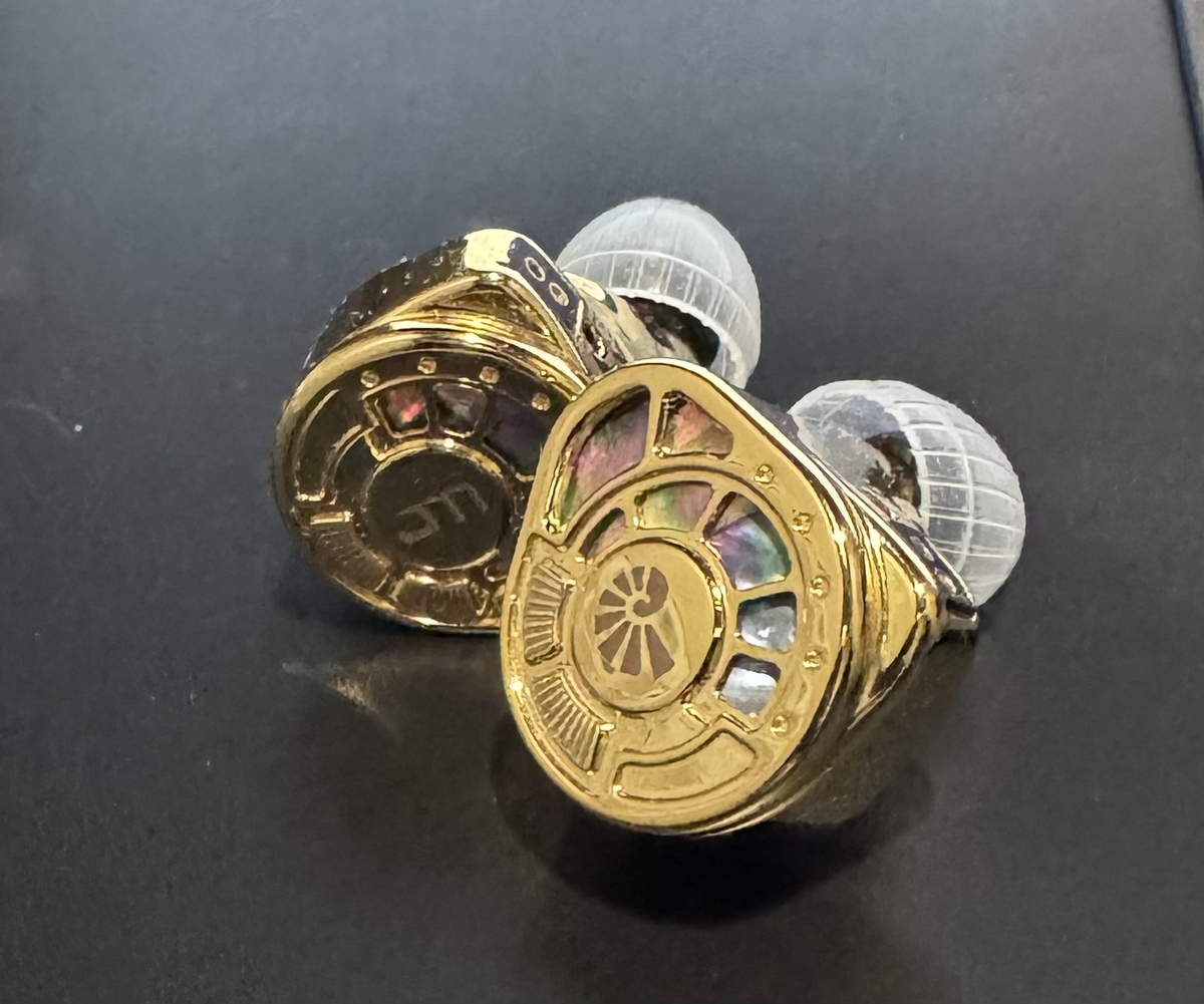 Jomo Audio Nautilus　付属品完備 リケーブル付 秋山黄色の音とイヤホン⑤ Jomo Audio Nautilus（Universal Fit） - う