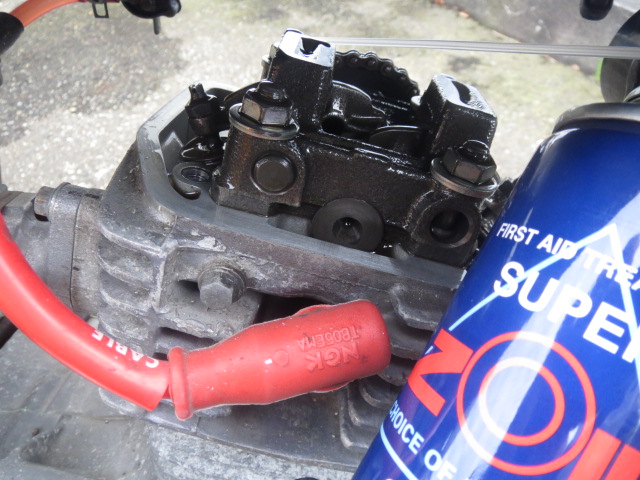 honda_ape_engine_head_superzoil_spray