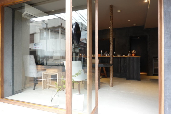 POE COFFEE（ポー コーヒー）入口