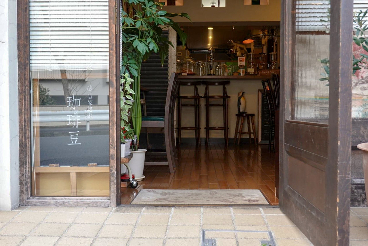 スリーペンギンズ　コーヒー＆ロースター 入口