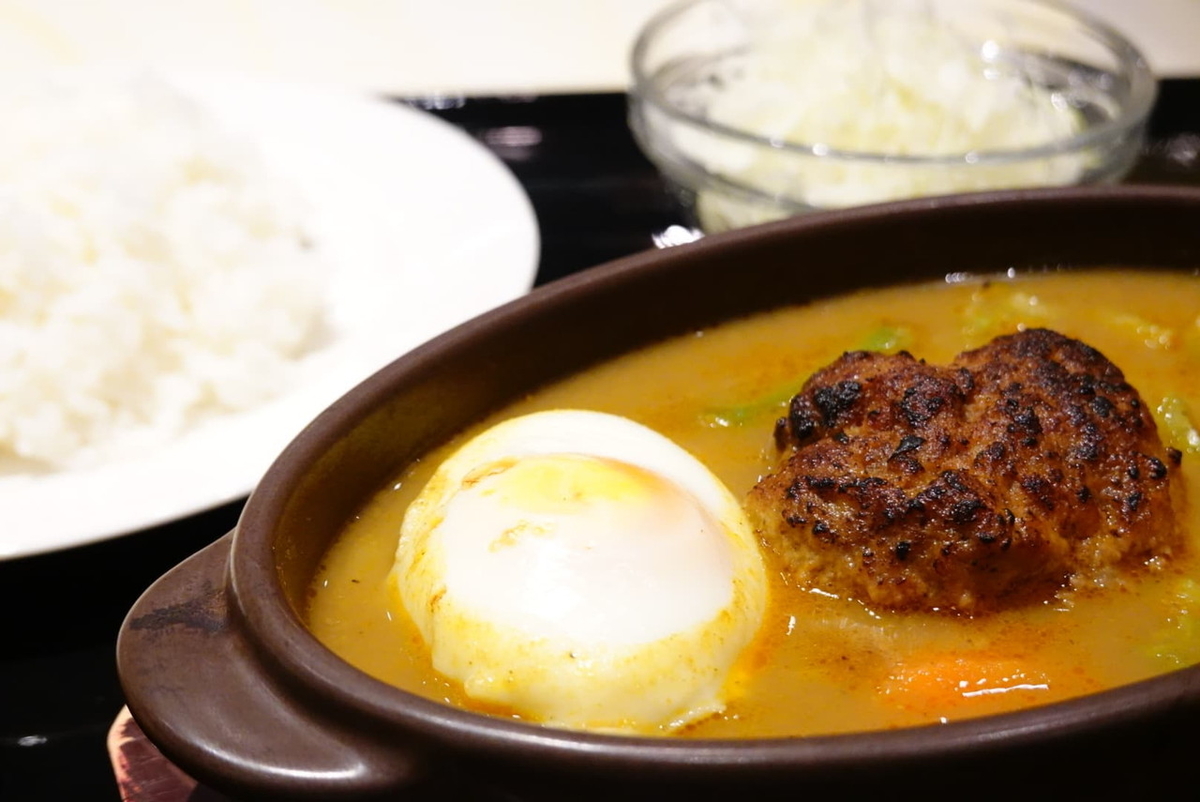 ハンバーグ・スリランカカレー（1180円税込、平日ランチ）