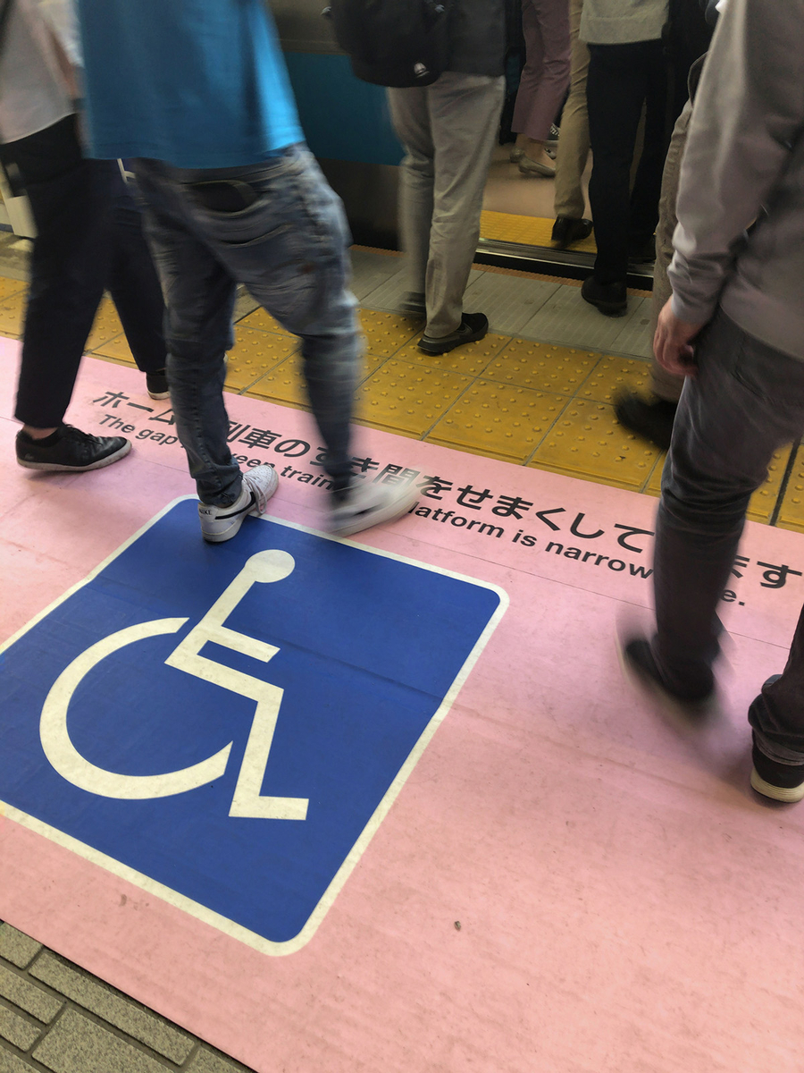 関内駅に設置された段差・すき間をせまくした乗降口