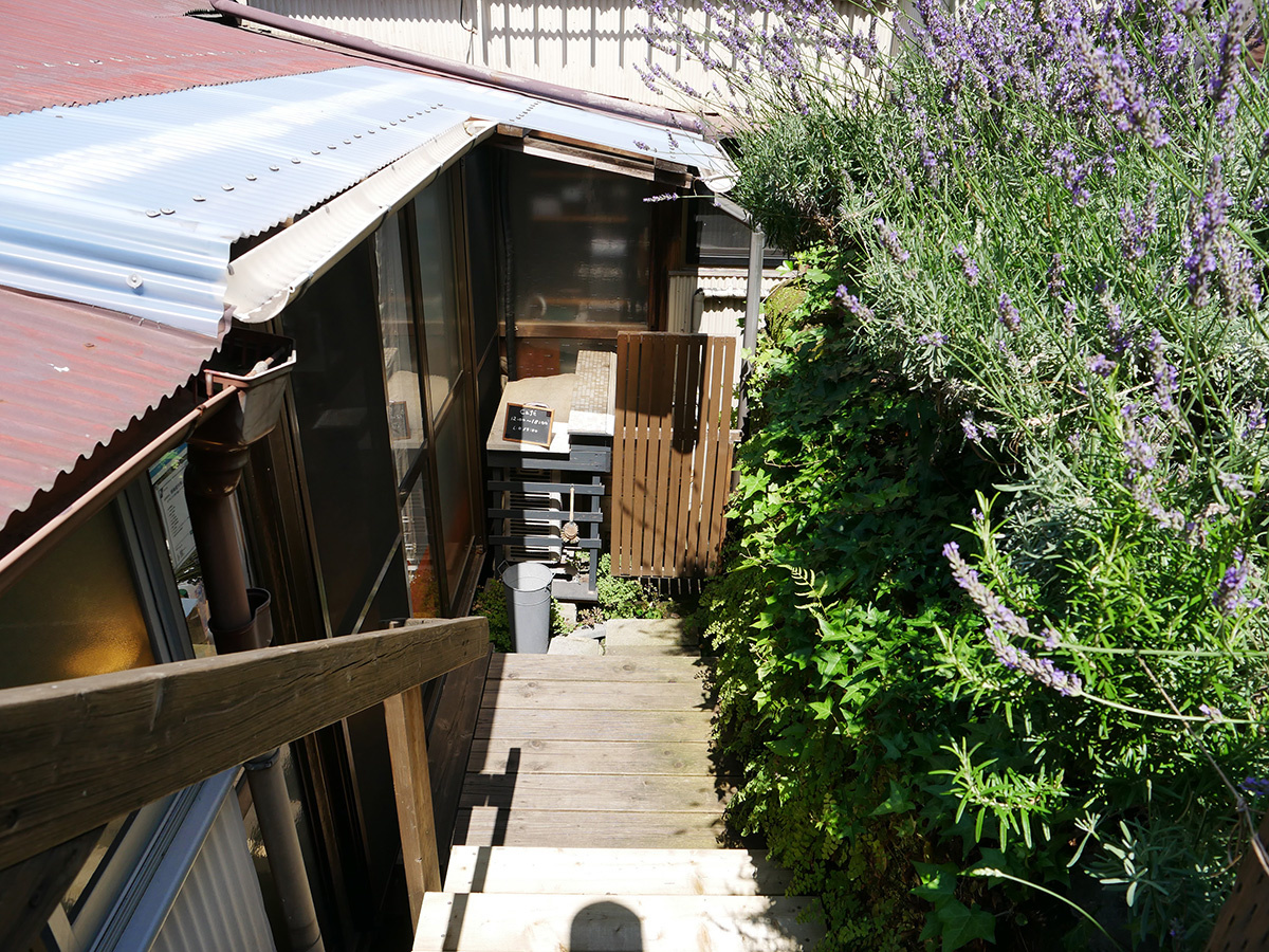 Plus.Mのカフェスペースは階下に