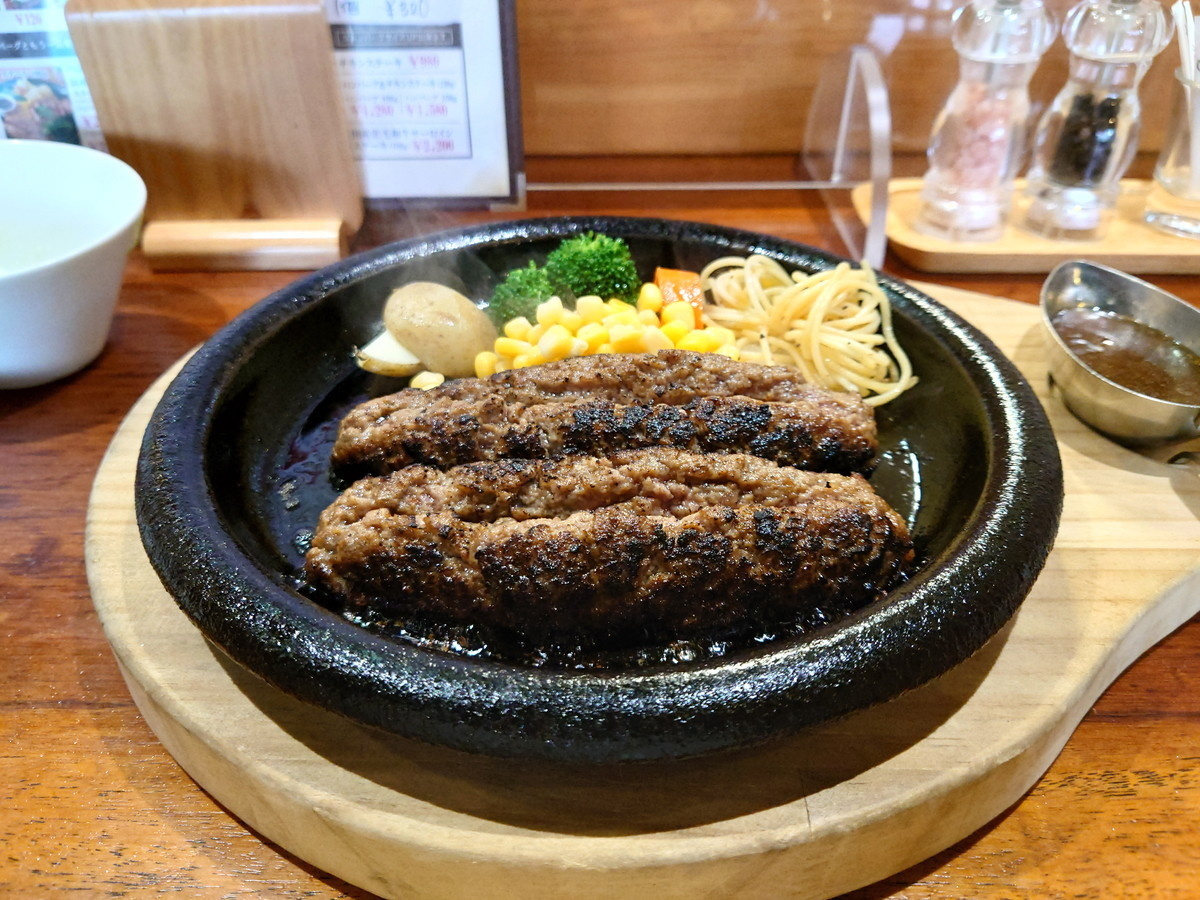 ハンバーグセット テンゴ（260g）（税込1780円）ライスorパン、オニオンスープ、ミニサラダ付き