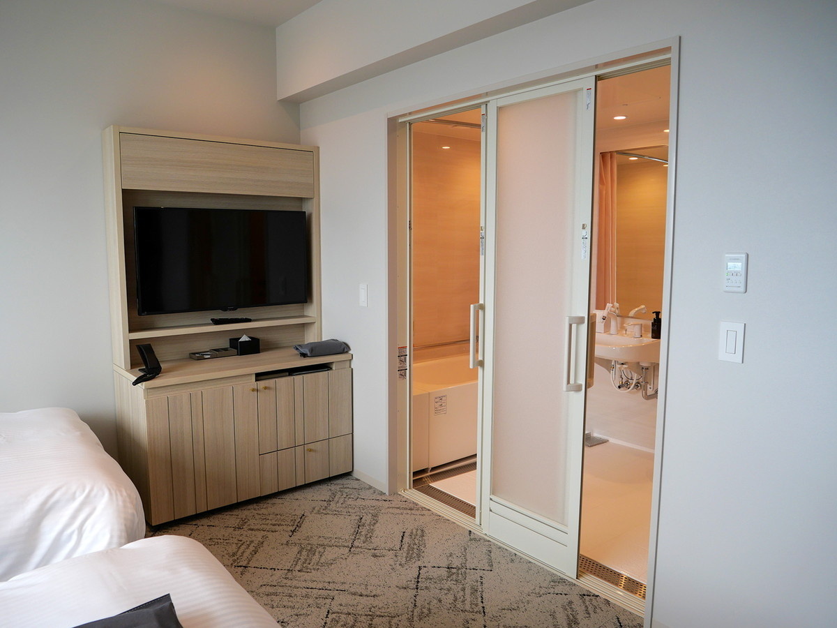 バスルーム＆トイレの入口は3枚の引き戸に