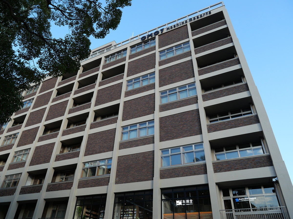 旧横浜市庁舎行政棟の建物を活用した「OMO7横浜」