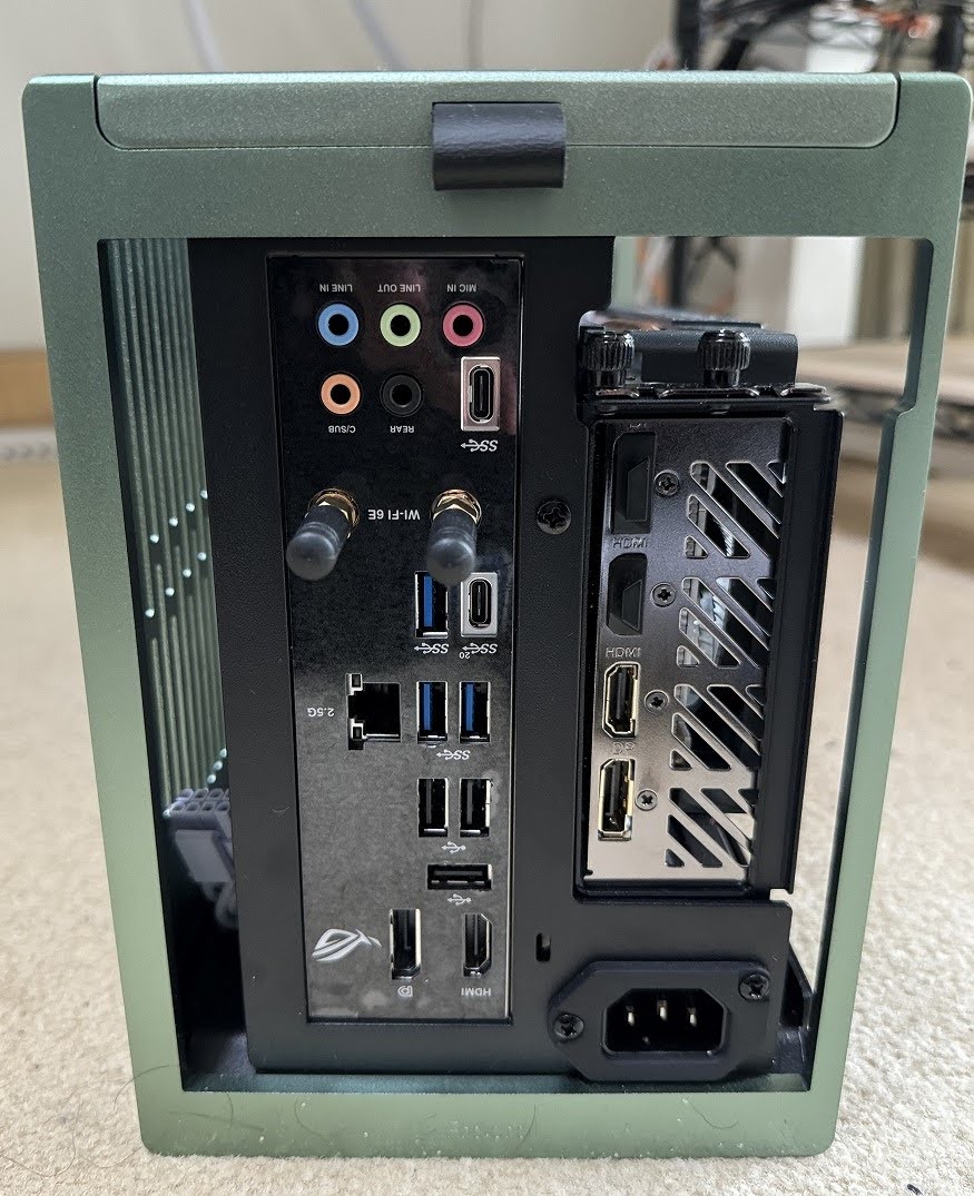 2024年1月、新春。Flactal Design Terraで新たな年を迎える - ヘ音記号