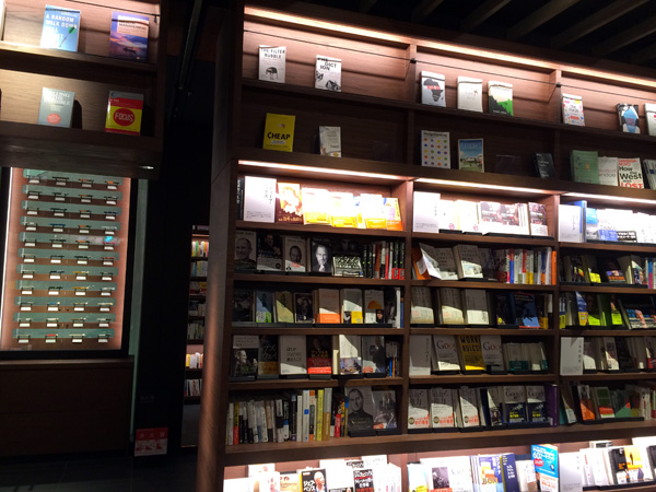 梅田 蔦屋書店変革者の本棚1