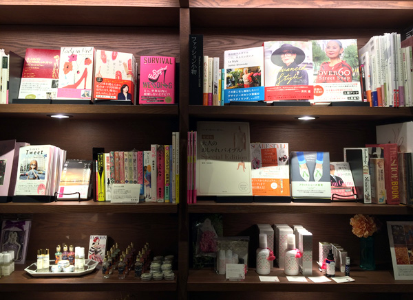 梅田 蔦屋書店女性コーナー